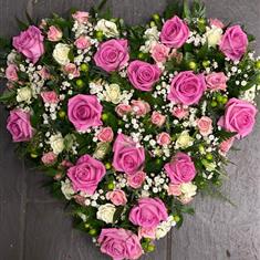 Pink and white rose heart 