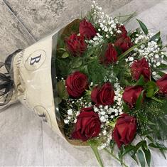 Flat bouquet of 12 Roses 