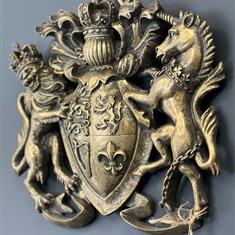 Coat of arms wall decor 